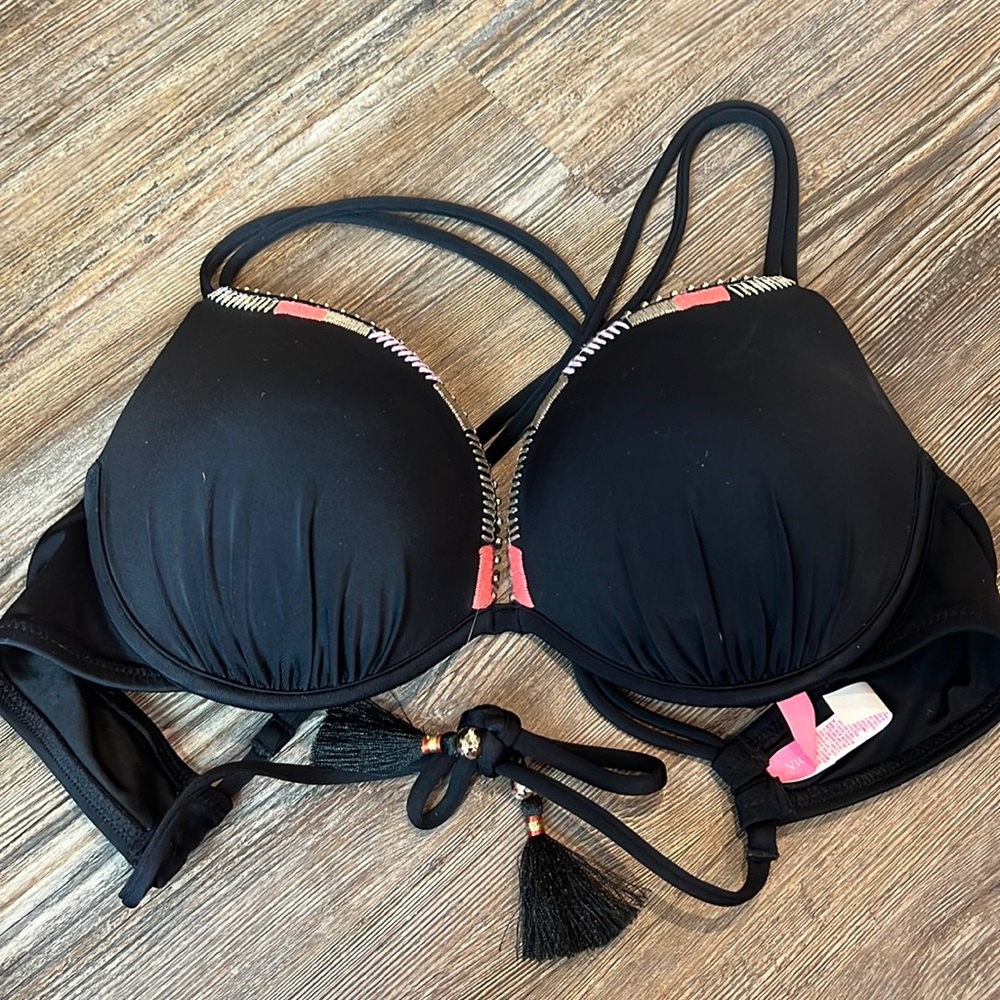 VS Black Crisscross Back Top